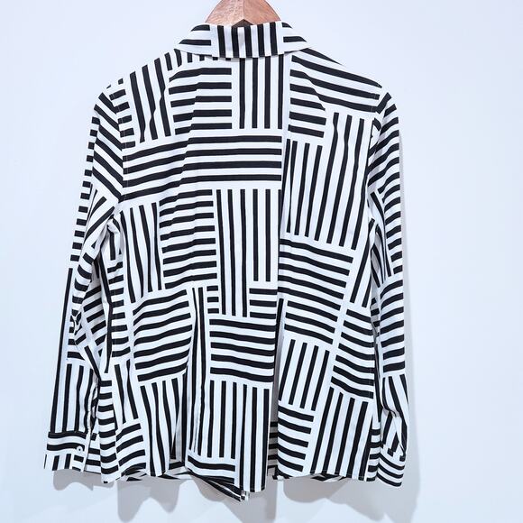 Chicos Womens Black White Non Iron Striped Button Up Blouse Size 1.5 Medium - Picture 3 of 10